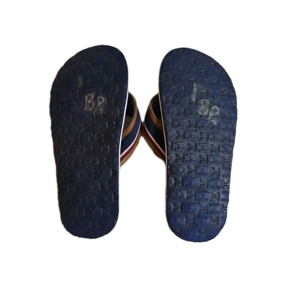 TOMMY HILFIGER Benjamin Thong Flip Flop Sandal. Cognac/Blue. Youth US Size 13.
